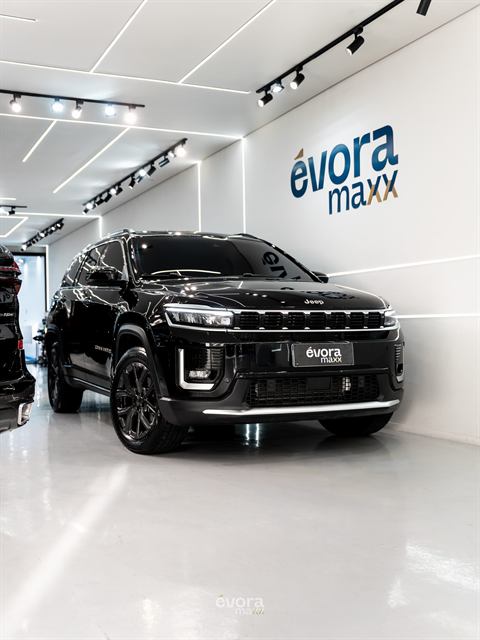 Jeep Commander preto blindado no estúdio da Évora Maxx